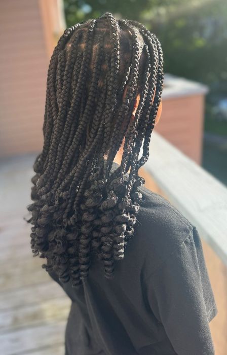 Box braids with curly ends, outdoor photo